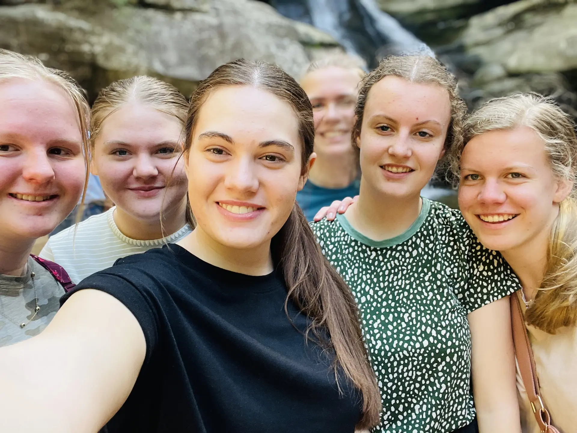 A group of smiling students taking a selfie together
